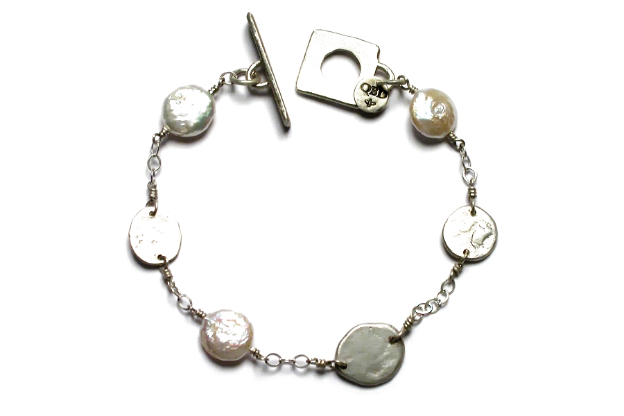 coin pearl & silver disc bracelet   $130.00   item 04-055 