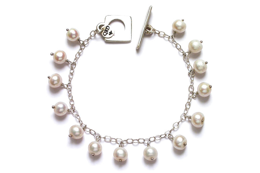 white freshwater pearl dangle bracelet   $140.00   item 05-119 